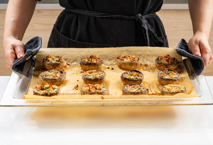 Фото шага рецепта Шампиньоны в духовке 190679 шаг 9  