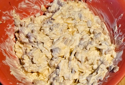 Фото шага рецепта Шампиньоны запеченные под шубой 188428 шаг 6  