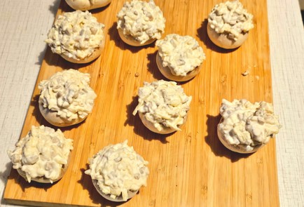 Фото шага рецепта Шампиньоны запеченные под шубой 188428 шаг 7  