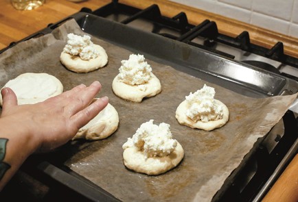 Фото шага рецепта Шаньги с сыром 92710 шаг 8  