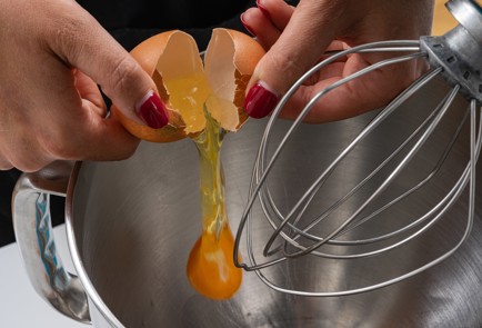 Фото шага рецепта Шарлотка на цельнозерновой муке с пряностями 174827 шаг 2  