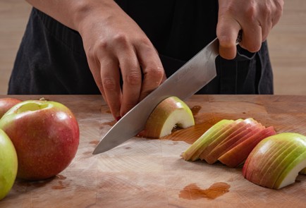 Фото шага рецепта Шарлотка на цельнозерновой муке с пряностями 174827 шаг 3  