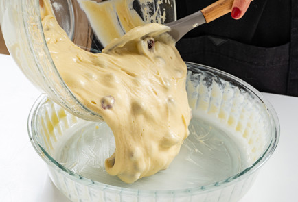 Фото шага рецепта Шарлотка на кефире 189164 шаг 8  