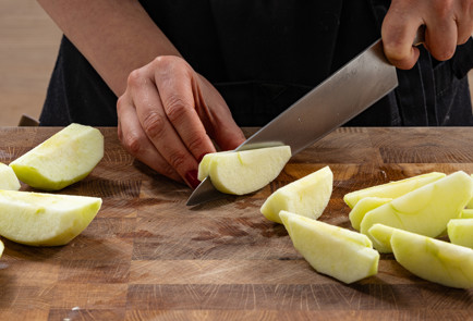 Фото шага рецепта Шарлотка на кефире 189164 шаг 9  