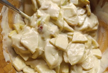 Фото шага рецепта Шарлотка на кукурузной муке 190580 шаг 12  