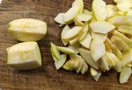 Фото шага рецепта Шарлотка на кукурузной муке 190580 шаг 3  