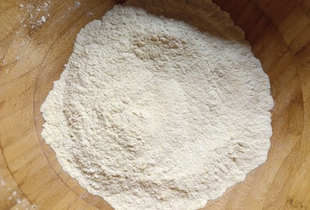 Фото шага рецепта Шарлотка на кукурузной муке 190580 шаг 4  