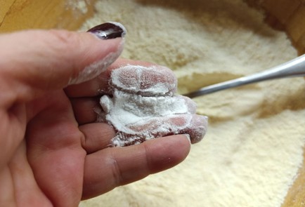 Фото шага рецепта Шарлотка на кукурузной муке 190580 шаг 7  