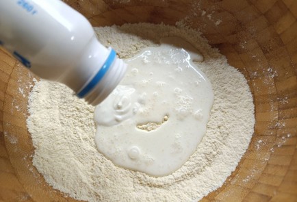 Фото шага рецепта Шарлотка на кукурузной муке 190580 шаг 8  