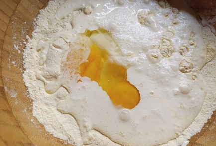 Фото шага рецепта Шарлотка на кукурузной муке 190580 шаг 9  