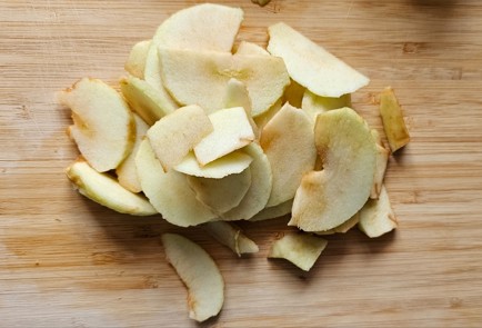 Фото шага рецепта Шарлотка с антоновкой 186987 шаг 2  