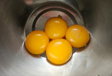 Фото шага рецепта Шарлотка с антоновкой 186987 шаг 3  