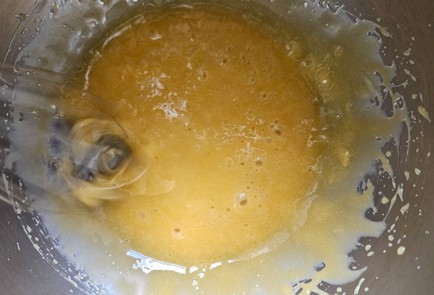 Фото шага рецепта Шарлотка с антоновкой 186987 шаг 4  