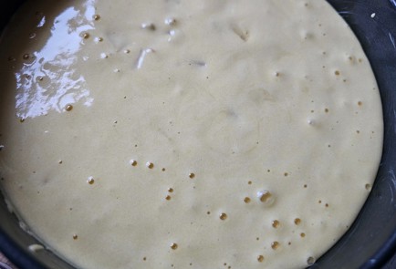 Фото шага рецепта Шарлотка с грушами и яблоками 186710 шаг 10