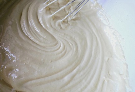 Фото шага рецепта Шарлотка с грушами и яблоками 186710 шаг 3