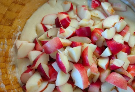 Фото шага рецепта Шарлотка с нектаринами 189950 шаг 14  