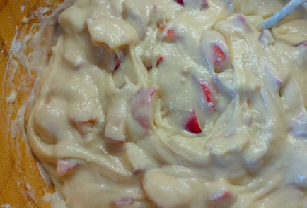 Фото шага рецепта Шарлотка с нектаринами 189950 шаг 15  