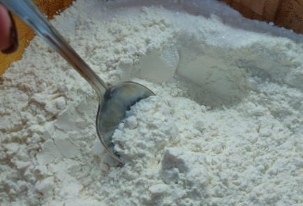 Фото шага рецепта Шарлотка с нектаринами 189950 шаг 6  