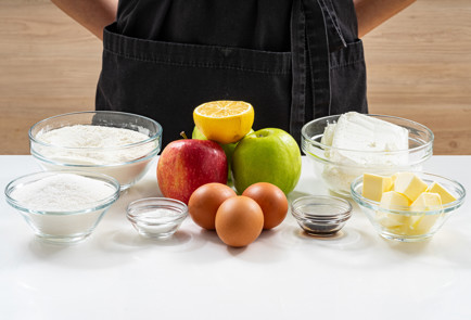 Фото шага рецепта Шарлотка с творогом 189165 шаг 1  