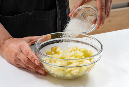 Фото шага рецепта Шарлотка с творогом 189165 шаг 6  