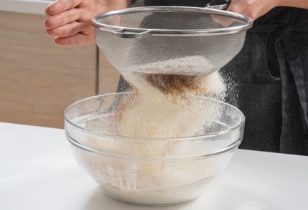 Фото шага рецепта Шарлотка в мультиварке 175246 шаг 4  