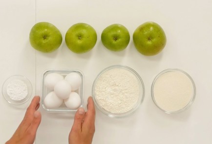 Фото шага рецепта Шарлотка 125602 шаг 1  