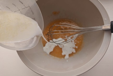 Фото шага рецепта Простая шарлотка 187503 шаг 4  