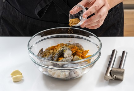 Фото шага рецепта Шашлычки из креветок 176214 шаг 3  