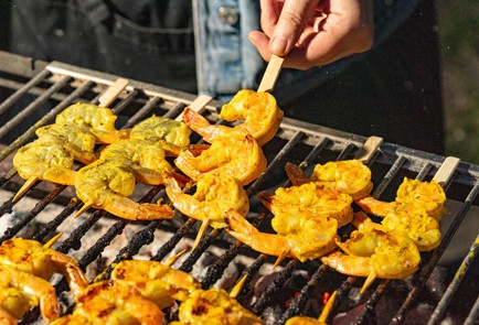 Фото шага рецепта Шашлычки из креветок 176214 шаг 9  