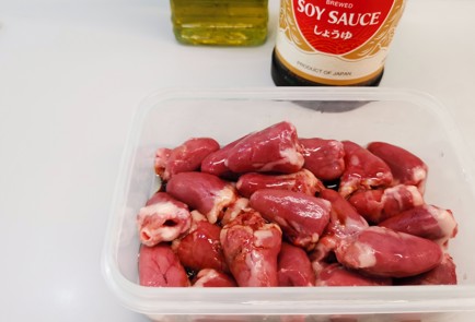 Фото шага рецепта Шашлычки из куриных сердечек 186546 шаг 3  