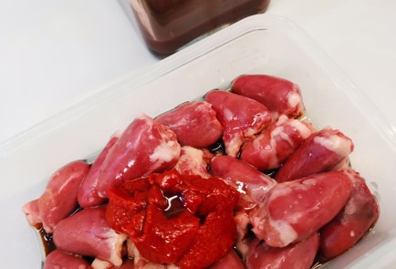 Фото шага рецепта Шашлычки из куриных сердечек 186546 шаг 5  