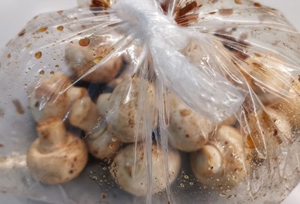 Фото шага рецепта Шашлычки из шампиньонов в духовке 152918 шаг 7  