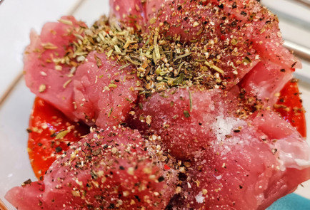 Фото шага рецепта Шашлычки из свиных щек и вырезки 151515 шаг 7  