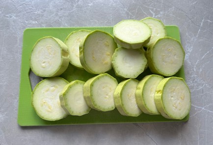 Фото шага рецепта Шашлык из фарша с кабачком 189791 шаг 7  