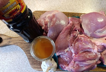 Фото шага рецепта Шашлык из индейки в соевочесночном соусе 190611 шаг 1