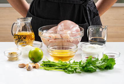 Фото шага рецепта Шашлык из курицы в пивном маринаде 189103 шаг 1