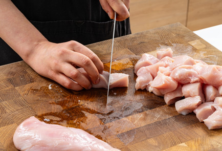 Фото шага рецепта Шашлык из курицы в пивном маринаде 189103 шаг 2