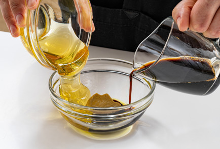 Фото шага рецепта Шашлык из курицы в пивном маринаде 189103 шаг 4