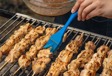 Фото шага рецепта Шашлык из курицы в пивном маринаде 189103 шаг 8