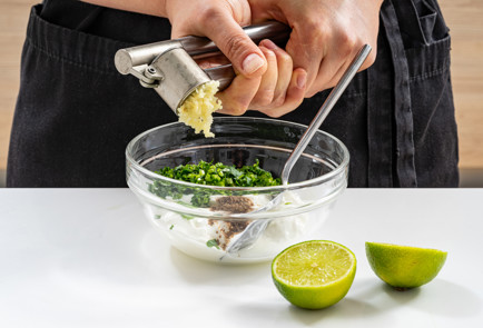 Фото шага рецепта Шашлык из курицы в пивном маринаде 189103 шаг 9