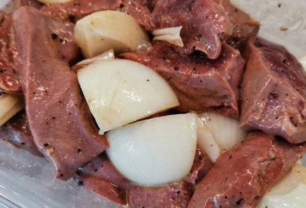 Фото шага рецепта Шашлык из телячьей печени 174428 шаг 7  