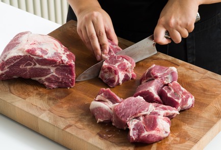 Фото шага рецепта Шашлык из свинины на минералке 152626 шаг 1  