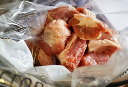 Фото шага рецепта Шашлык в маринаде 189474 шаг 2  