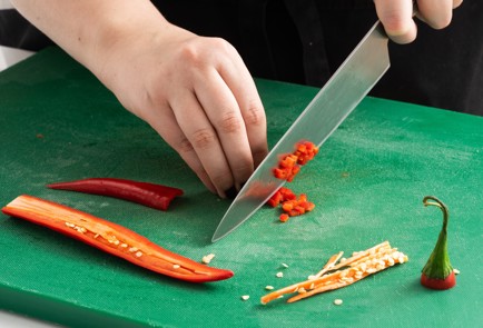 Фото шага рецепта Шашлыки из маринованной грудки индейки 151863 шаг 2  