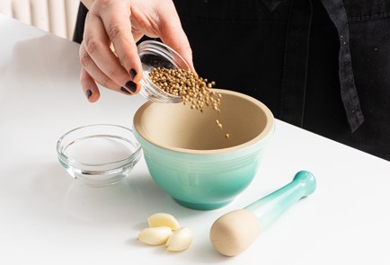 Фото шага рецепта Шашлыки из маринованной грудки индейки 151863 шаг 3  