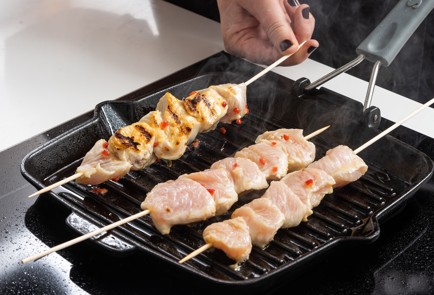 Фото шага рецепта Шашлыки из маринованной грудки индейки 151863 шаг 7  