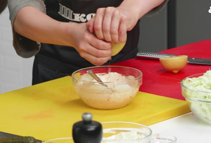 Фото шага рецепта Шаурма с курицей гриль от Маленького шефа 189435 шаг 7  