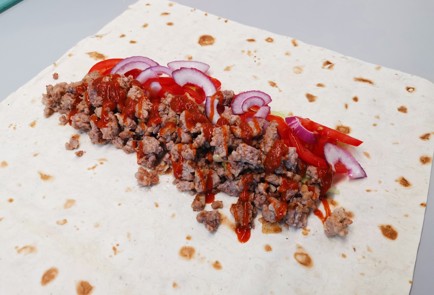 Фото шага рецепта Шаурма с фаршем острая 191568 шаг 6