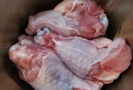 Фото шага рецепта Щи из крапивы и щавеля с индейкой 152932 шаг 1  