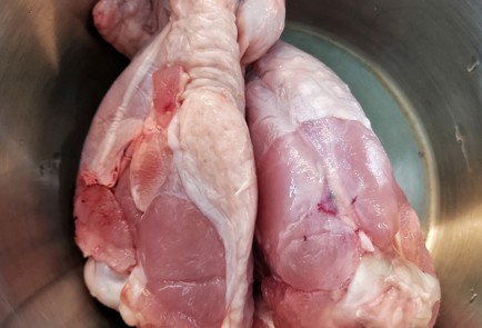 Фото шага рецепта Щи из плеча индейки с крапивой и щавелем 151374 шаг 1  